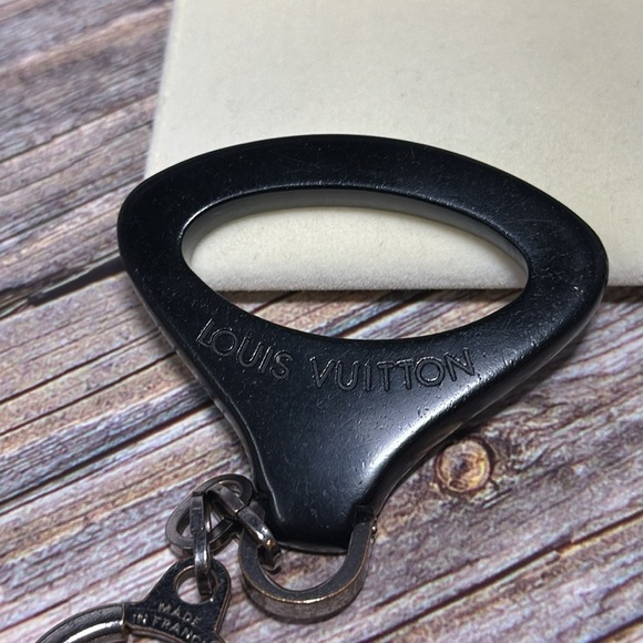 Louis Vuitton limited edition keychain edition, Vogue Porte-Clé Épi Z.​​​ - Picture 4 of 4